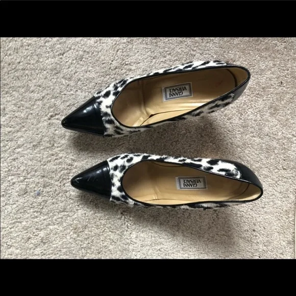 Gold heel pointy toe Versace gorgeous pumps 39.5